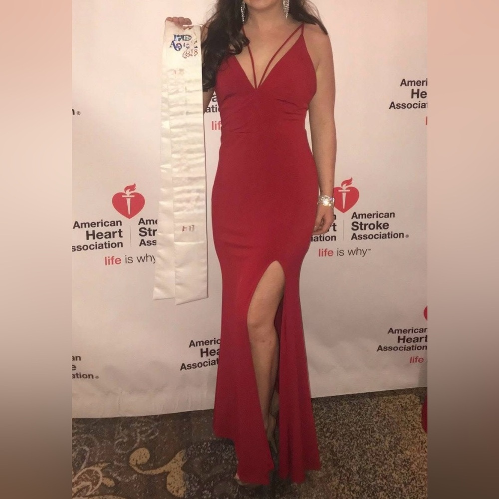 Elegant Red Jersey Stretch Deep V-Neck Evening Gown Size 8/9 Long Dress